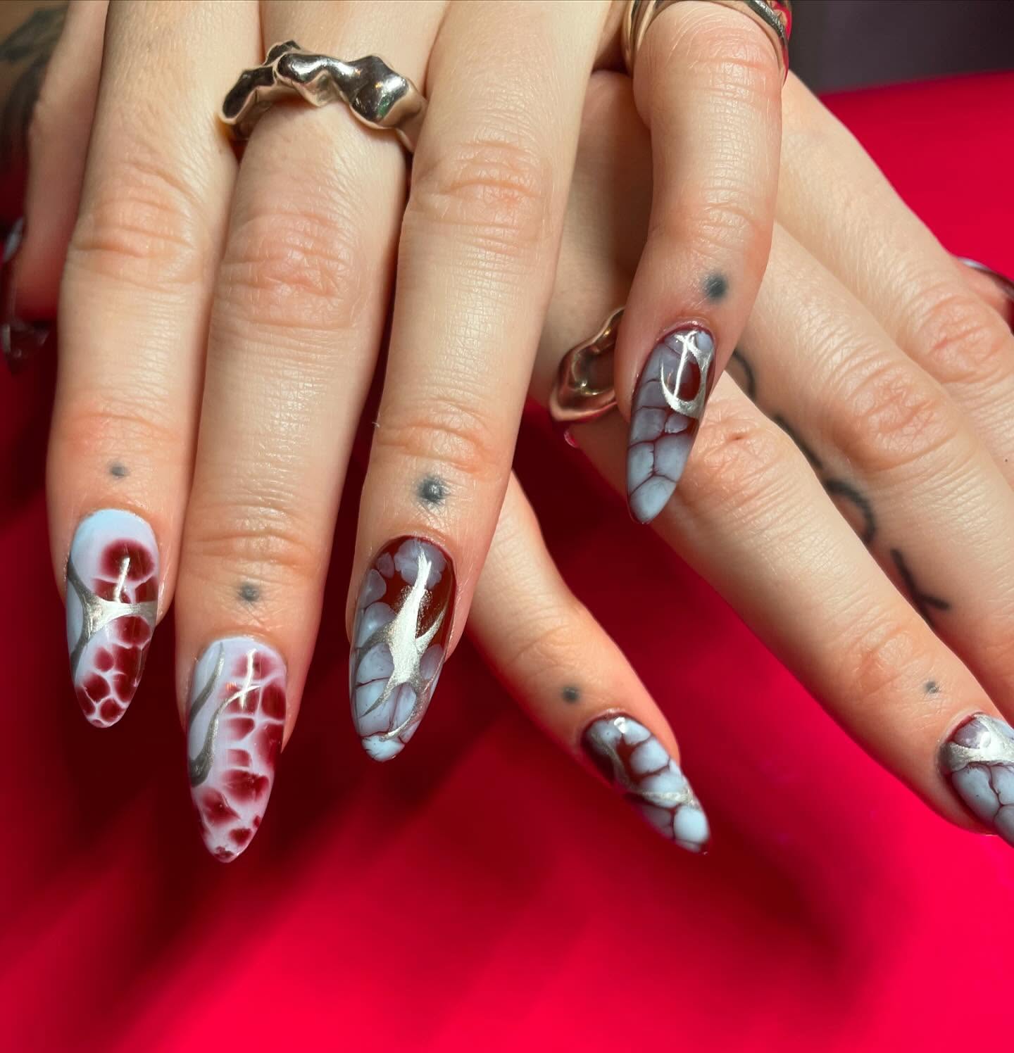 Level 2 medium design nails 18