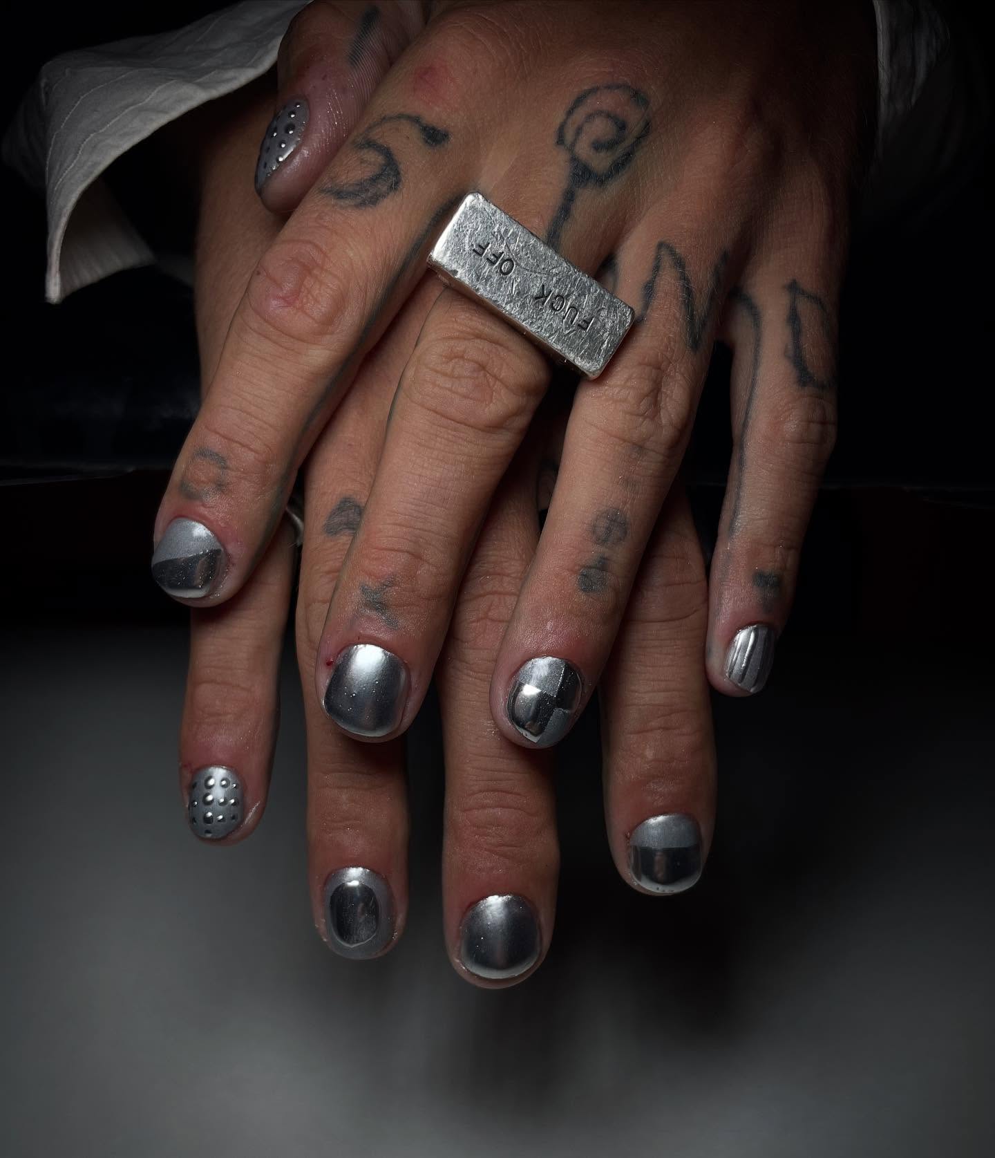 Level 2 medium design nails 23